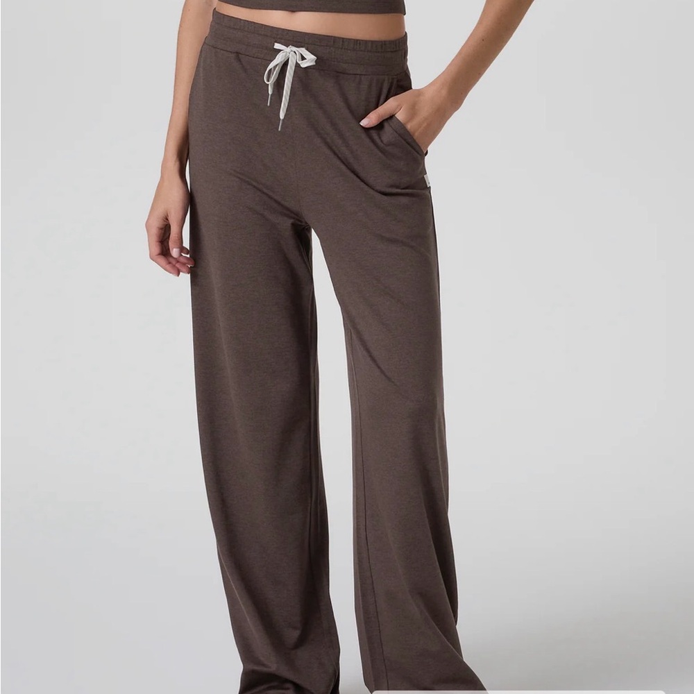 Vuori wide leg essential sweatpants